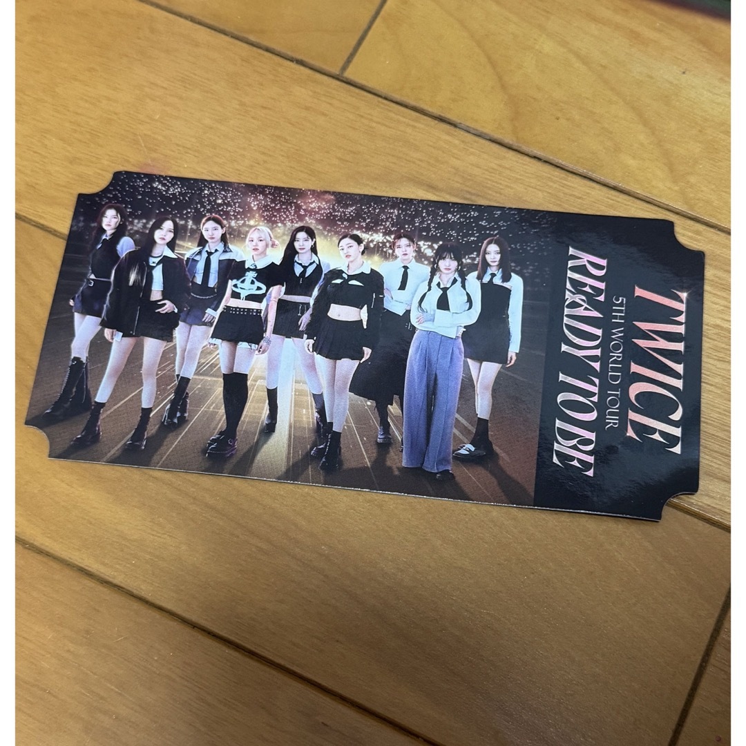 TWICE(トゥワイス)のTWICE READY TO BE ワールドツアー限定　パス　ライブグッズ エンタメ/ホビーのタレントグッズ(アイドルグッズ)の商品写真