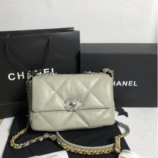 シャネル(CHANEL)の美品CHANEL 19 ラムスキン　バッグ(ショルダーバッグ)