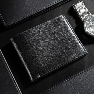コンパクト！　ブラック　二つ折り財布　カードケース　カジュアル　軽量(折り財布)