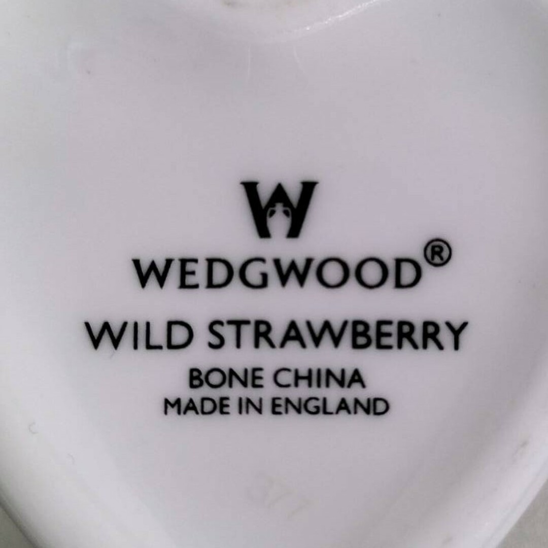 WEDGWOOD(ウェッジウッド)のウェッジウッド◎ワイルドストロベリー ハートボックス(S)アクセサリー入れ 苺 インテリア/住まい/日用品のインテリア小物(小物入れ)の商品写真