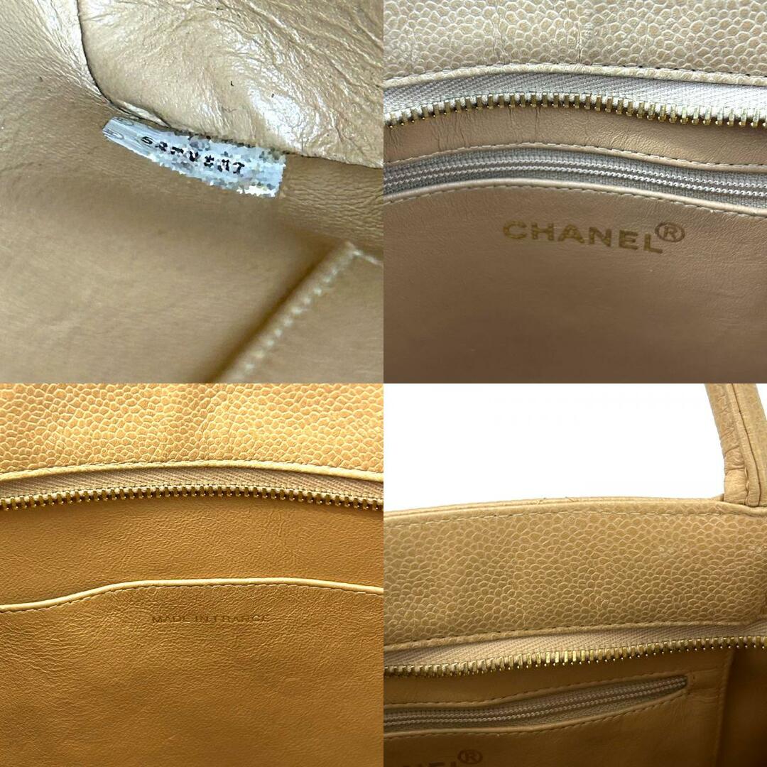 CHANEL(シャネル)の【中古】 シャネル トートバッグ 復刻トート キャビアスキン ベージュ ゴールド金具 5番台 ココマーク レディース 女性 CHANEL レディースのバッグ(トートバッグ)の商品写真