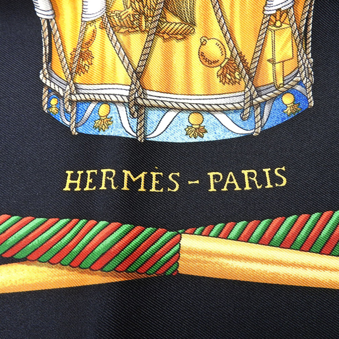 Hermes(エルメス)の【中古】 エルメス スカーフ カレ90 シルク ブラック ゴールド LES TAMBOURS タンブールの太鼓 レディース 女性 HERMES ハンドメイドのファッション小物(スカーフ)の商品写真