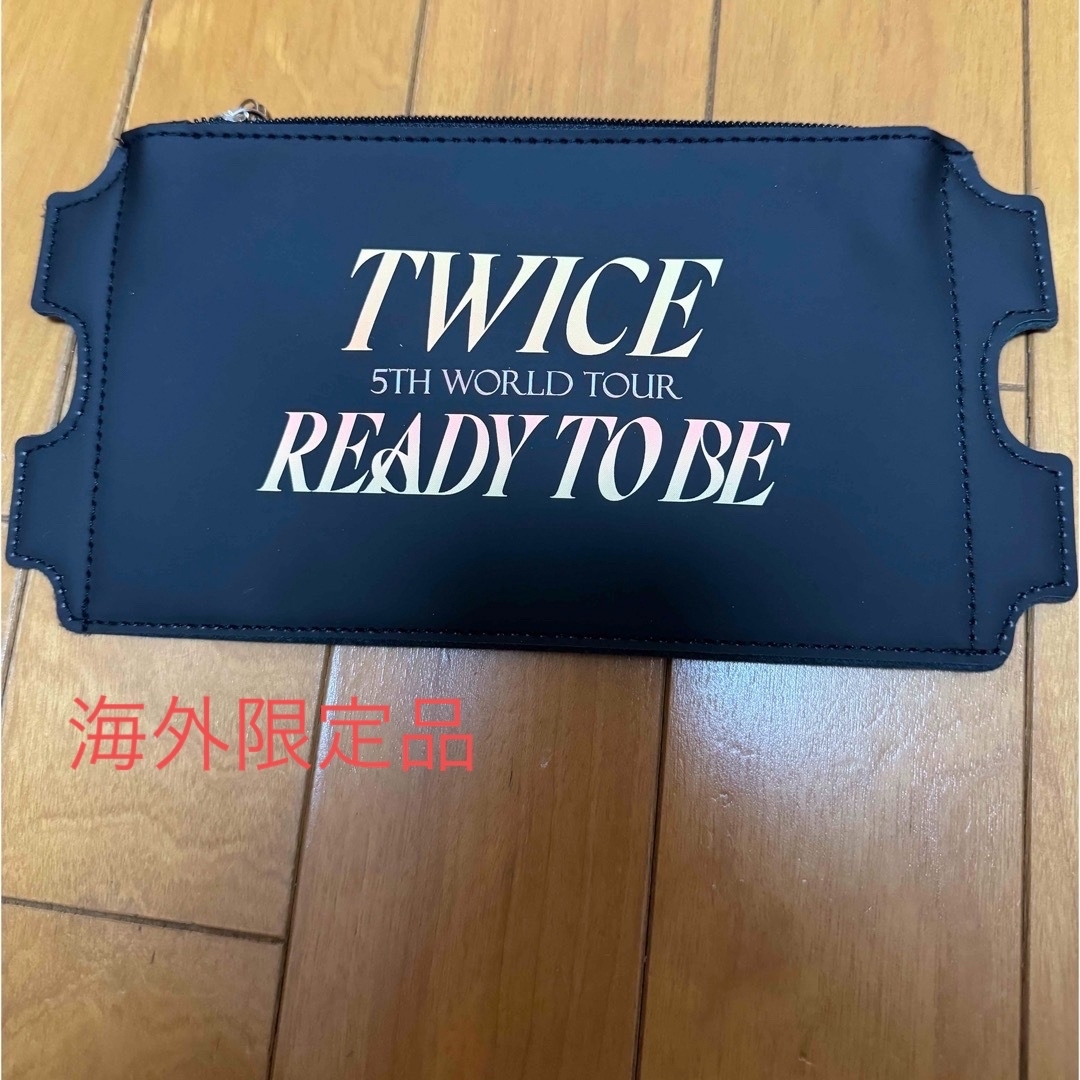 TWICE(トゥワイス)のTWICE　ポーチ　限定　READY TO BE ライブグッズ エンタメ/ホビーのタレントグッズ(アイドルグッズ)の商品写真