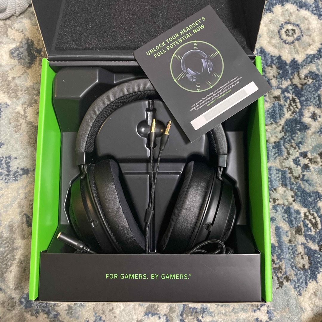 Razer(レイザー)のRazer  KRAKEN ゲーミングヘッドセット スマホ/家電/カメラのPC/タブレット(PC周辺機器)の商品写真