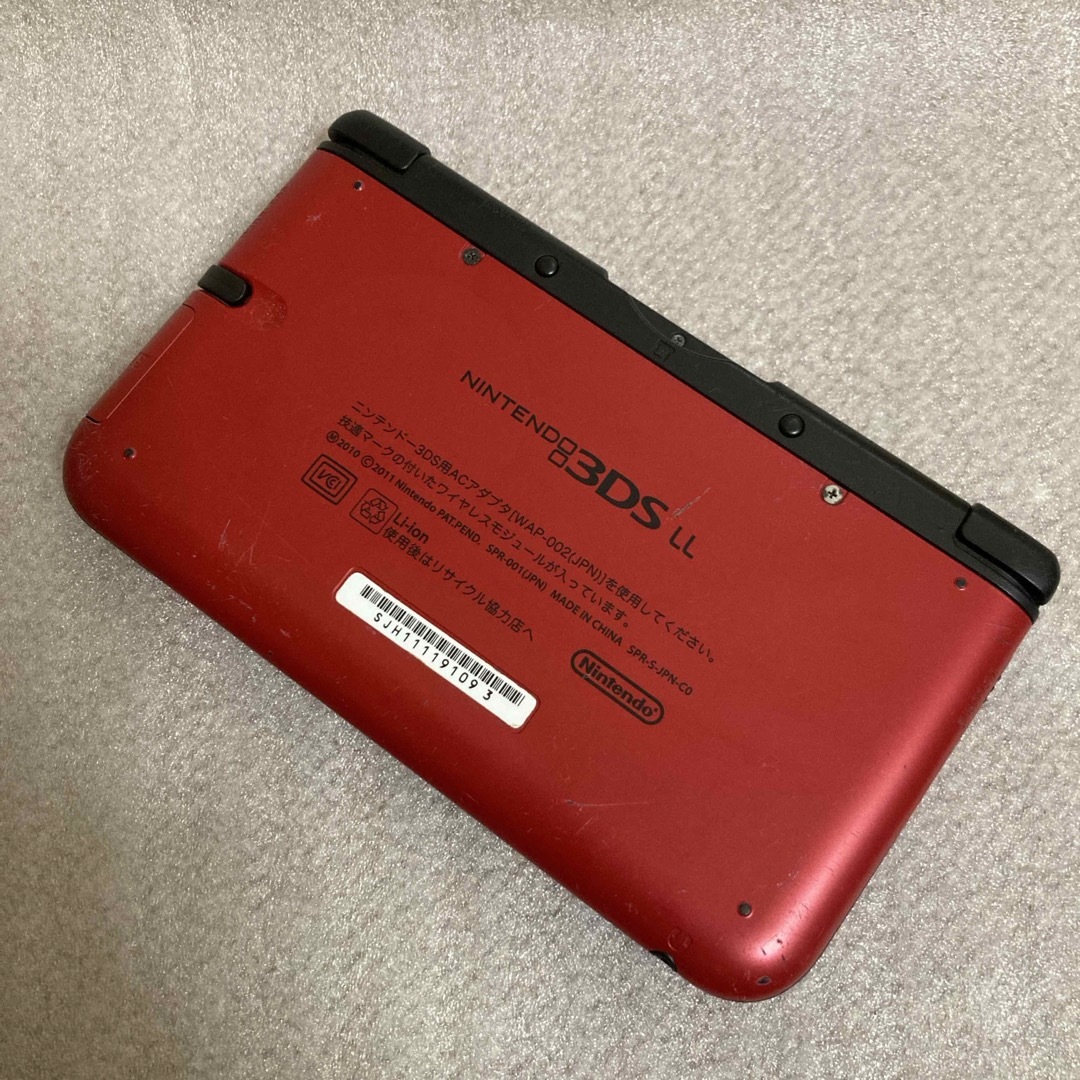 ニンテンドー3DS(ニンテンドー3DS)のニンテンドー3DS LL レッド×ブラック　ポケモンバンク・ポケムーバー エンタメ/ホビーのゲームソフト/ゲーム機本体(携帯用ゲーム機本体)の商品写真