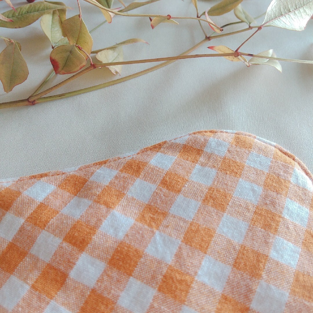 【肌に優しい】無添加コットンフランネル オレンジチェック柄の布ナプキン 17cm ハンドメイドのファッション小物(その他)の商品写真