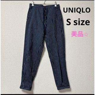 ユニクロ(UNIQLO)の美品　ユニクロ　UNIQLO   リネンパンツ　ストライプ　ネイビー(カジュアルパンツ)