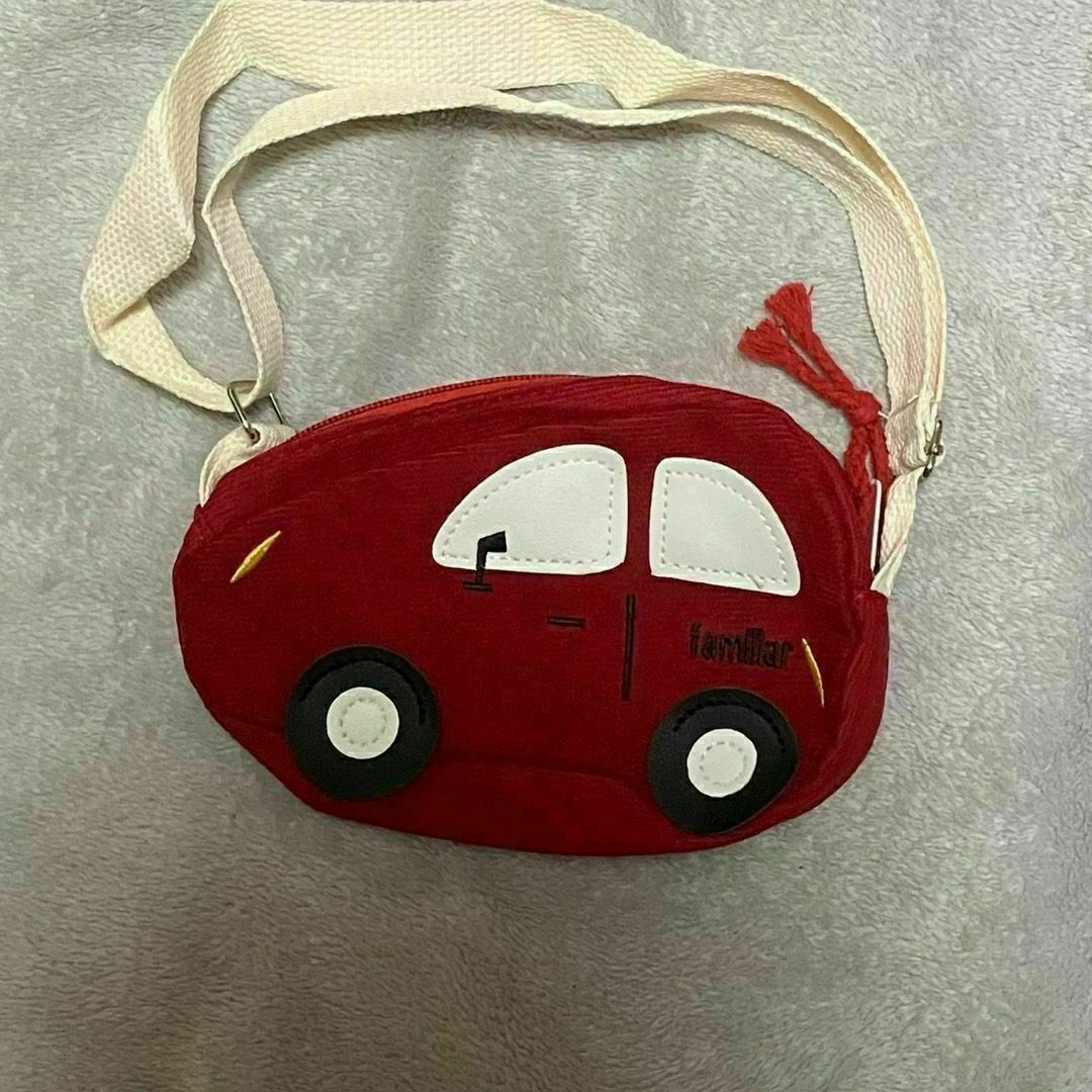 車型ショルダーバッグ　レッド　赤色　カーポシェット　ポーチ　人気　プレゼント キッズ/ベビー/マタニティのこども用バッグ(ポシェット)の商品写真