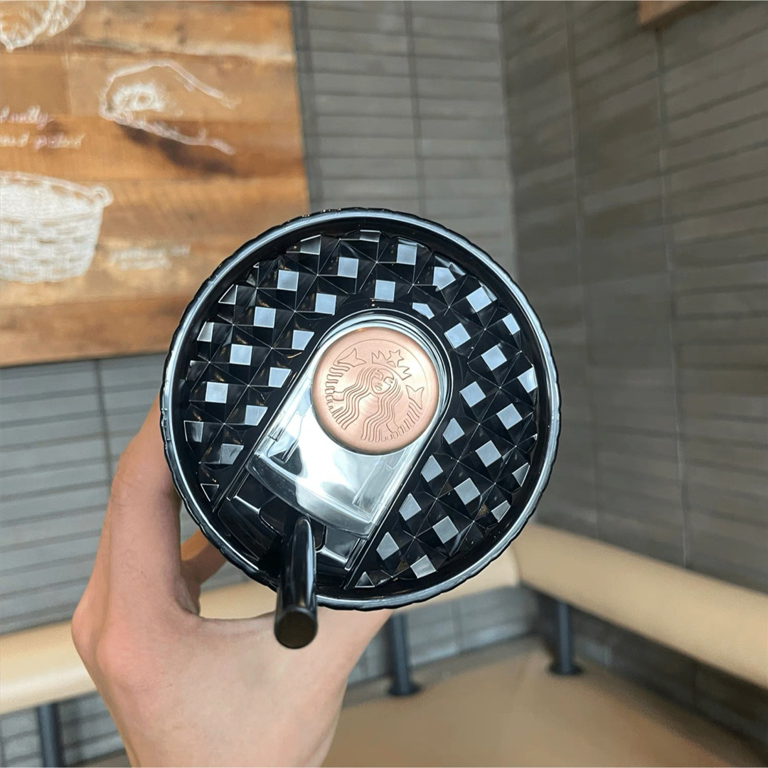 Starbucks(スターバックス)の【スターバックス海外限定】　黒金ダイヤシリーズ　ストロータンブラー インテリア/住まい/日用品のキッチン/食器(タンブラー)の商品写真