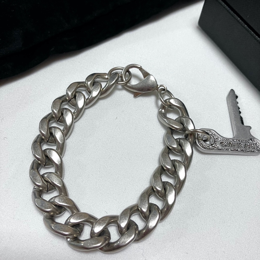 RAF SIMONS(ラフシモンズ)の新品 2 23SS RAF SIMONS チェーンブレスレット 5496 メンズのアクセサリー(ブレスレット)の商品写真