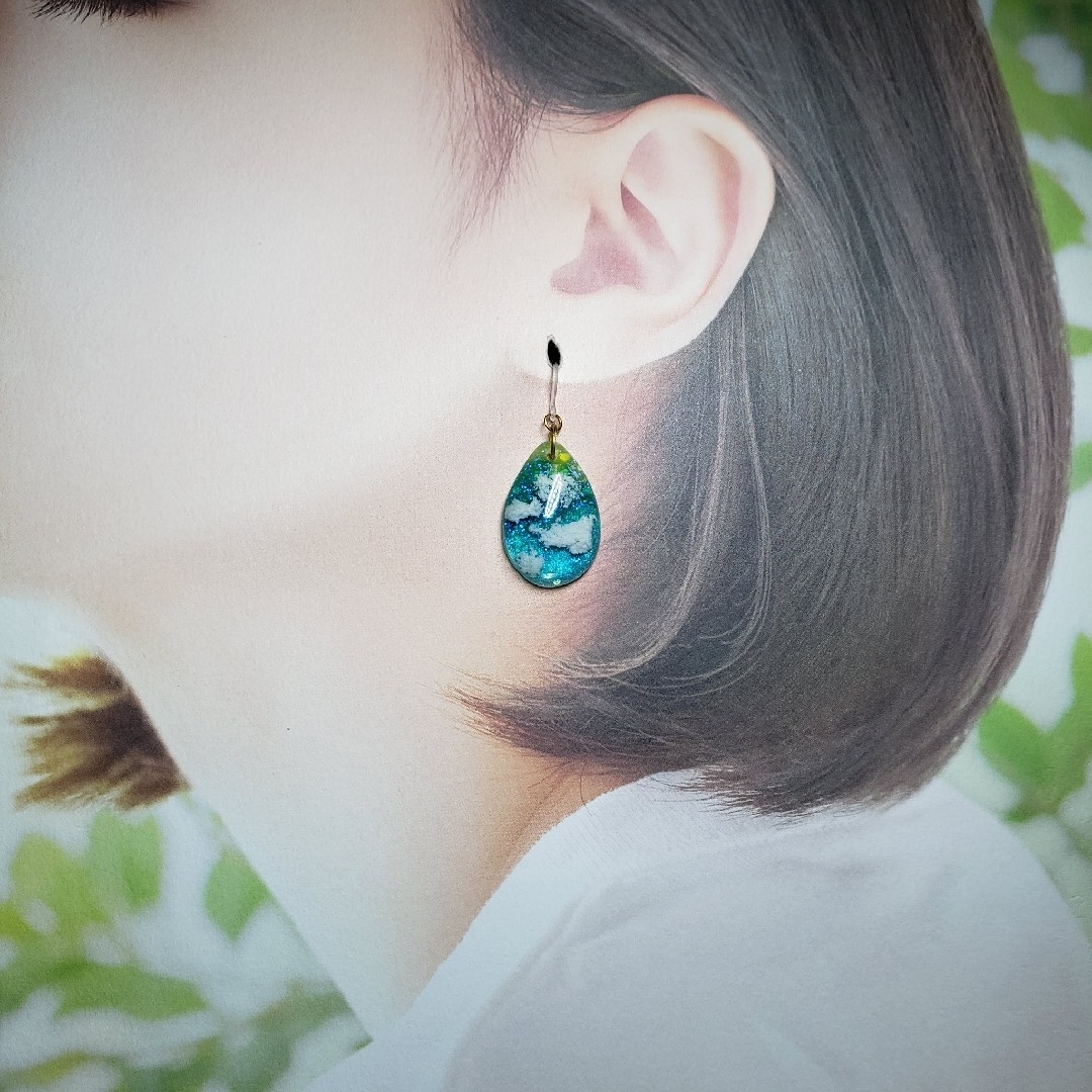 No.1265-E　空☆ピアス・イヤリング(しずく型) ハンドメイドのアクセサリー(ピアス)の商品写真