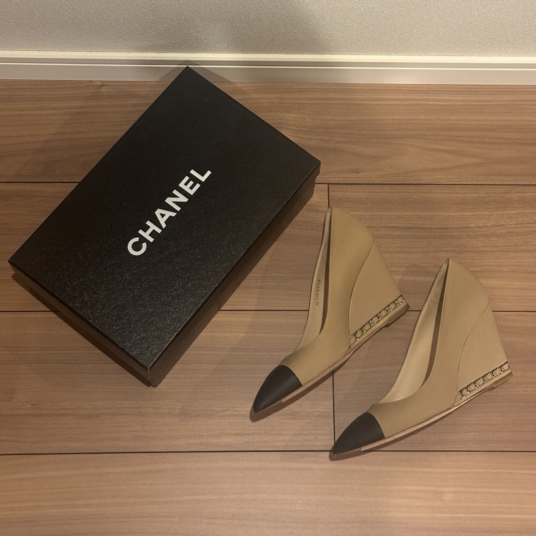 CHANEL - CHANEL 美品バイカラーパンプス ベージュ×黒 ウェッジ CHANEL - CHANEL 美品バイカラーパンプス ベージュ×黒 ウェッジ