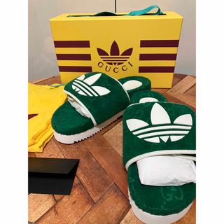 グッチ(Gucci)のGUCCI× adidasコラボ　サンダル　トレフォイルロゴ　(サンダル)