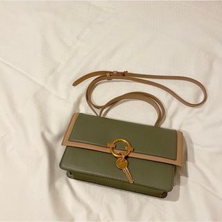 チャールズアンドキース(Charles and Keith)のチャールズ&キース 鍵モチーフ🔑トップハンドルバッグ ショルダーバッグ(ショルダーバッグ)