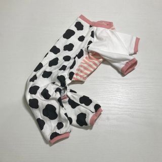 小型犬　犬服　牛柄ロンパース　長袖タイプ　XSサイズ(ペット服/アクセサリー)