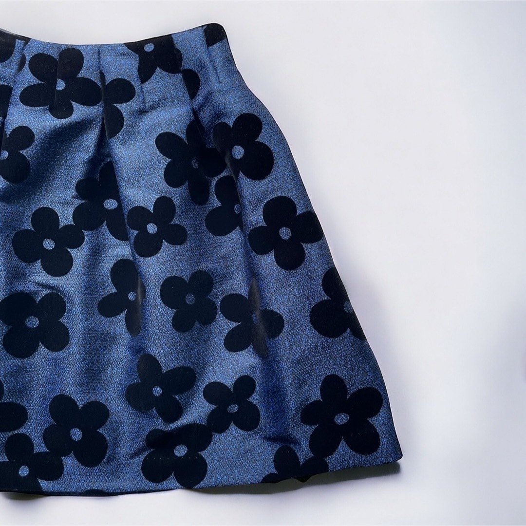 M'S GRACY(エムズグレイシー)の美品 エムズグレイシー フラワーモチーフ フロッキー スカート 花柄 ベロア38 レディースのスカート(ひざ丈スカート)の商品写真