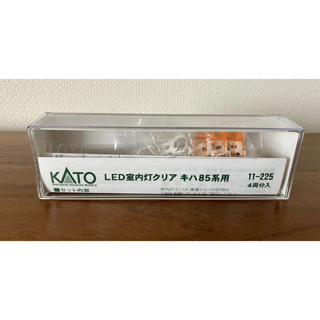 KATO`(カトー)の【新品】  KATO 11-225  LED室内灯クリア キハ85系用 4両分入 エンタメ/ホビーのおもちゃ/ぬいぐるみ(鉄道模型)の商品写真