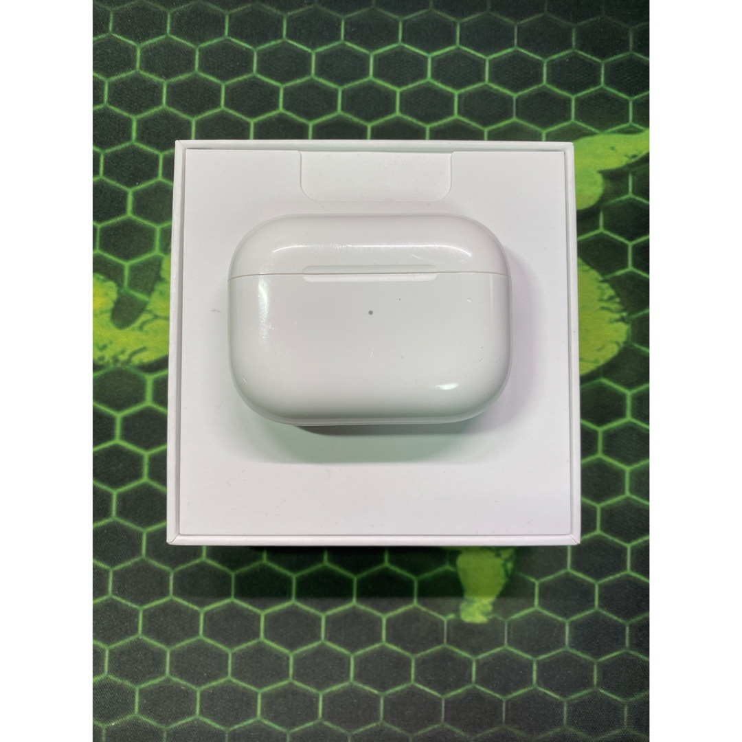 Apple(アップル)のApple AirPods  Pro 第1世代　充電ケース スマホ/家電/カメラのオーディオ機器(ヘッドフォン/イヤフォン)の商品写真