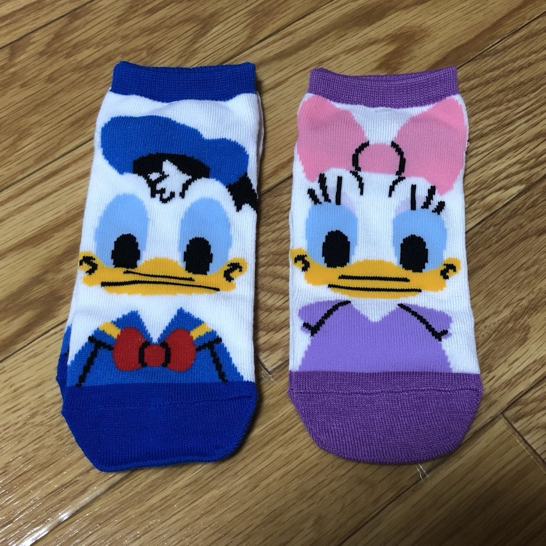 Disney(ディズニー)の★新品！！Disneyのくつ下　ドナルド　デイジー★ レディースのレッグウェア(ソックス)の商品写真