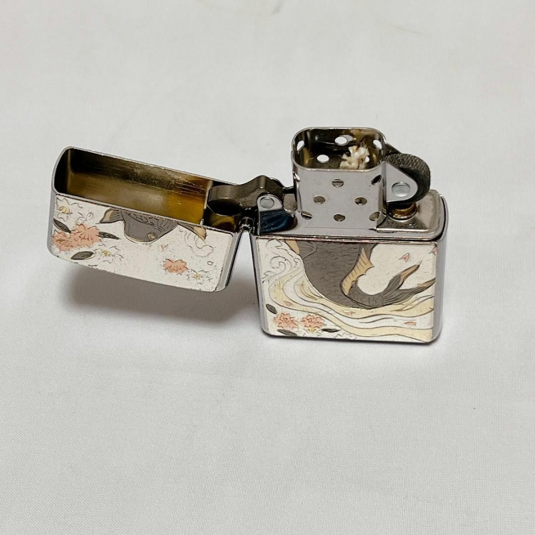 ZIPPO(ジッポー)の【美品】日本の伝統　和柄　ZIPPO ジッポー　鯉　川上り　桜　2014年製 メンズのファッション小物(タバコグッズ)の商品写真