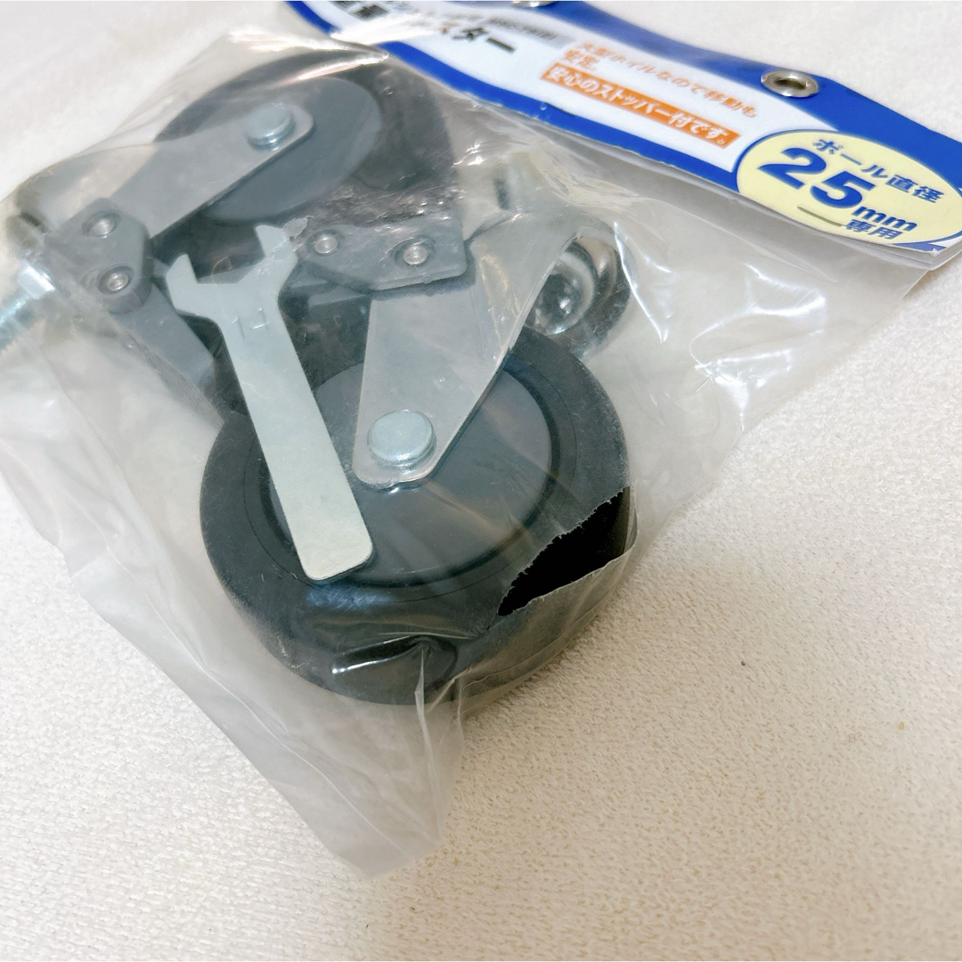 山善(ヤマゼン)のＹＡＭＡＺＥＮ　メタルシェルフ用　キャスター　ストッパー付き　　１袋（2個入り） ハンドメイドの素材/材料(その他)の商品写真