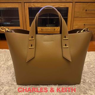 Charles and Keith - 【値下げ】Charles and Keith ダブルハンドルスローチーバッグ