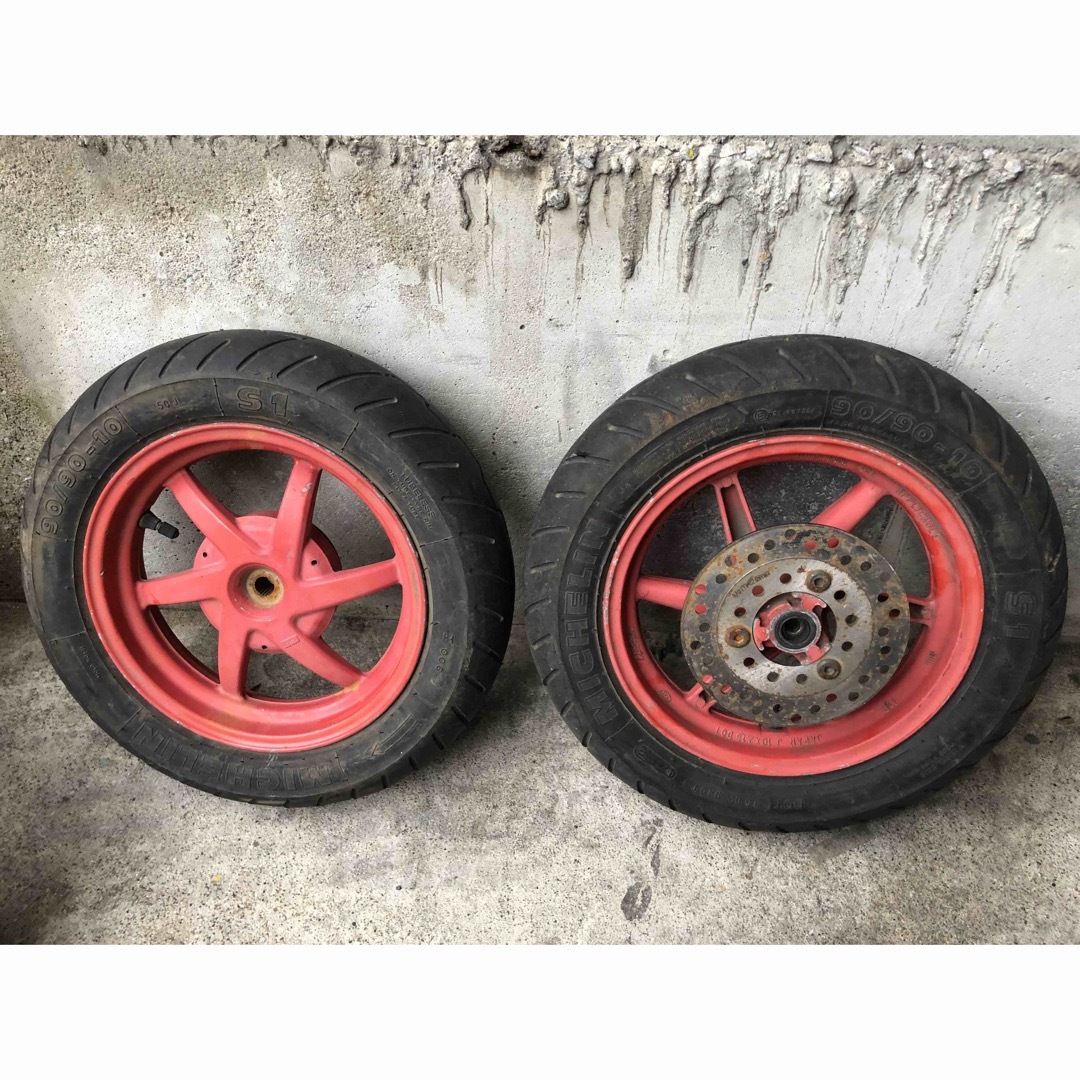 ライブディオZX 希少赤ホイール・タイヤセットの通販 by しげ ライブディオZX 希少赤ホイール・タイヤセットの通販 by しげ