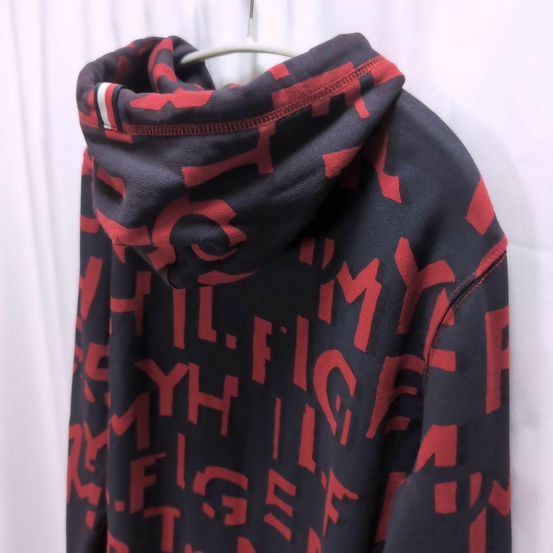 TOMMY HILFIGER(トミーヒルフィガー)のTOMMY HILFIGER パーカー 総柄 レッド ブラック M メンズのトップス(パーカー)の商品写真