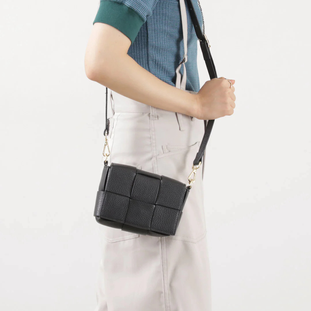 L'Appartement DEUXIEME CLASSE(アパルトモンドゥーズィエムクラス)のAULENTTI/オウレンティ】ミニアミBAG B.C STOCK  レディースのバッグ(ショルダーバッグ)の商品写真