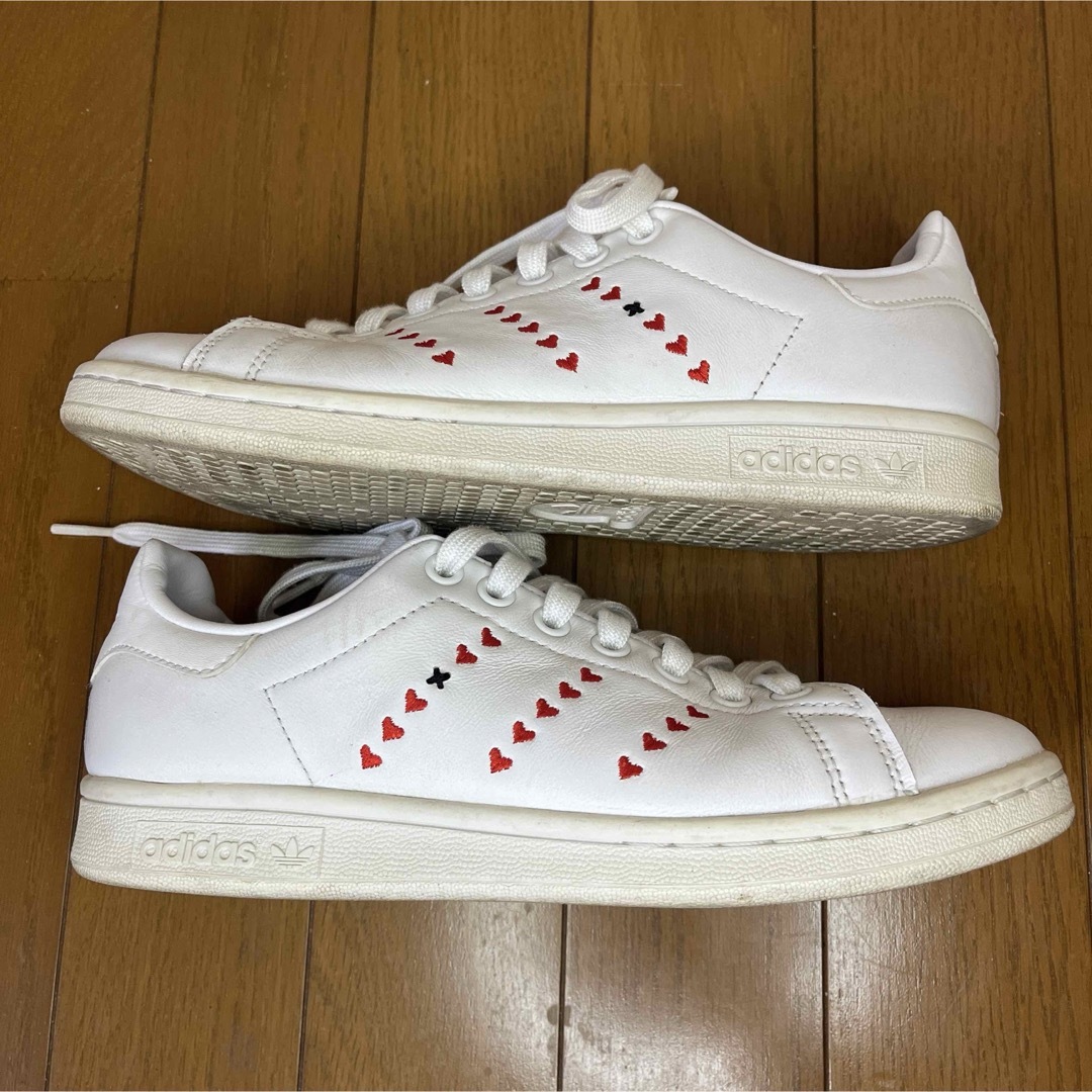 adidas(アディダス)のADIDAS ORIGINALS x STAN SMITHS ハート ホワイト レディースの靴/シューズ(スニーカー)の商品写真