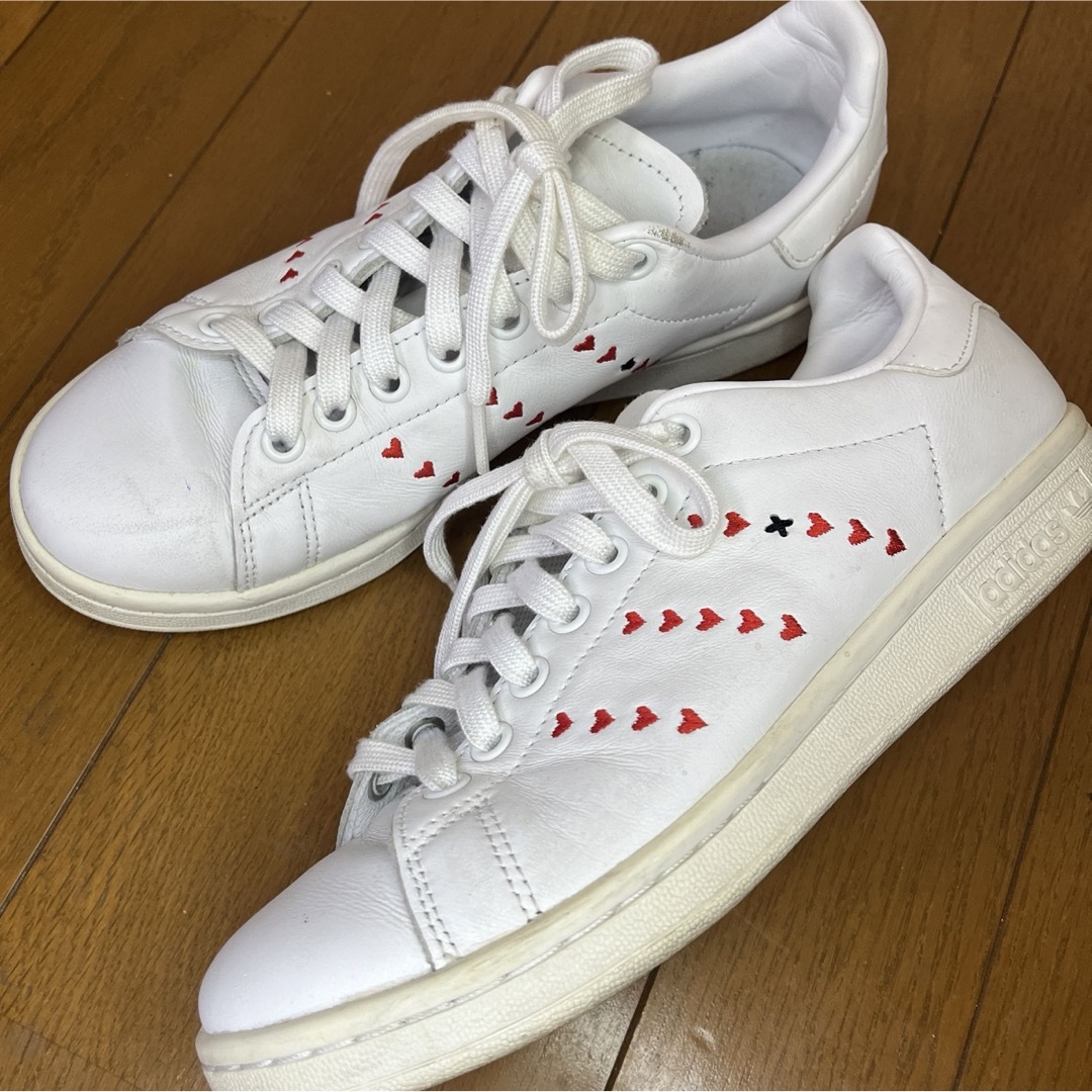 adidas(アディダス)のADIDAS ORIGINALS x STAN SMITHS ハート ホワイト レディースの靴/シューズ(スニーカー)の商品写真