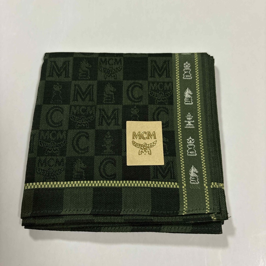 MCM(エムシーエム)のMCMハンカチカーキ メンズのファッション小物(ハンカチ/ポケットチーフ)の商品写真