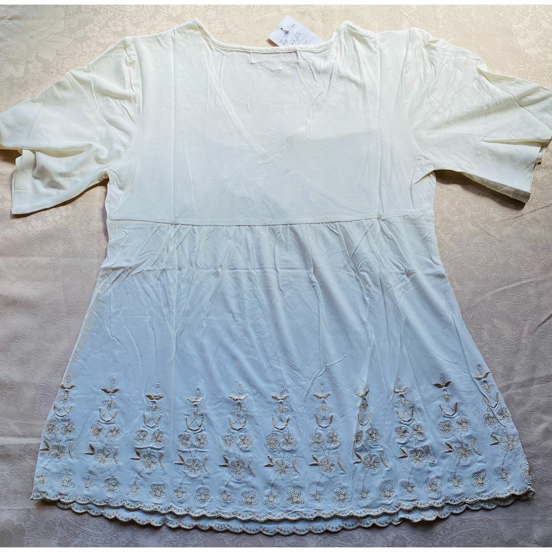 【新品】【レディースＭ】裾刺繍半袖プルオーバー　オフホワイト レディースのトップス(Tシャツ(半袖/袖なし))の商品写真
