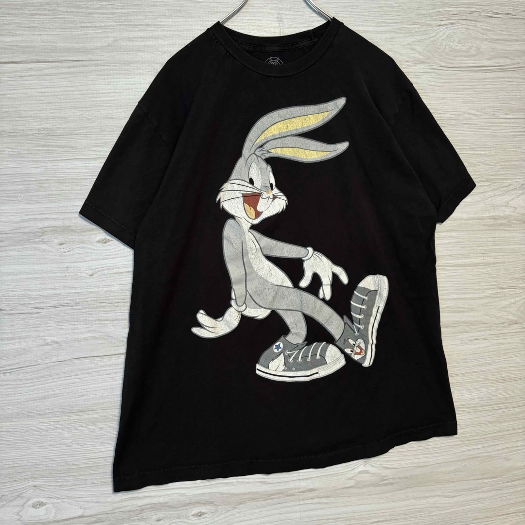 TV&MOVIE(ティービーアンドムービー)の【入手困難】ルーニーテューンズ  キャラクター　Tシャツ　Lサイズ　一点物　海外 メンズのトップス(Tシャツ/カットソー(半袖/袖なし))の商品写真