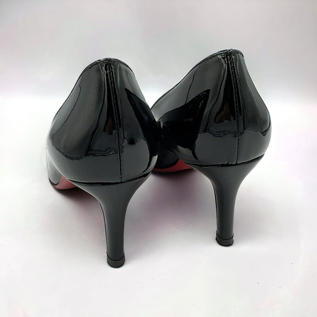 Christian Louboutin(クリスチャンルブタン)の極美品 クリスチャンルブタン ラウンドトゥ ハイヒール エナメルレザー レディースの靴/シューズ(ハイヒール/パンプス)の商品写真