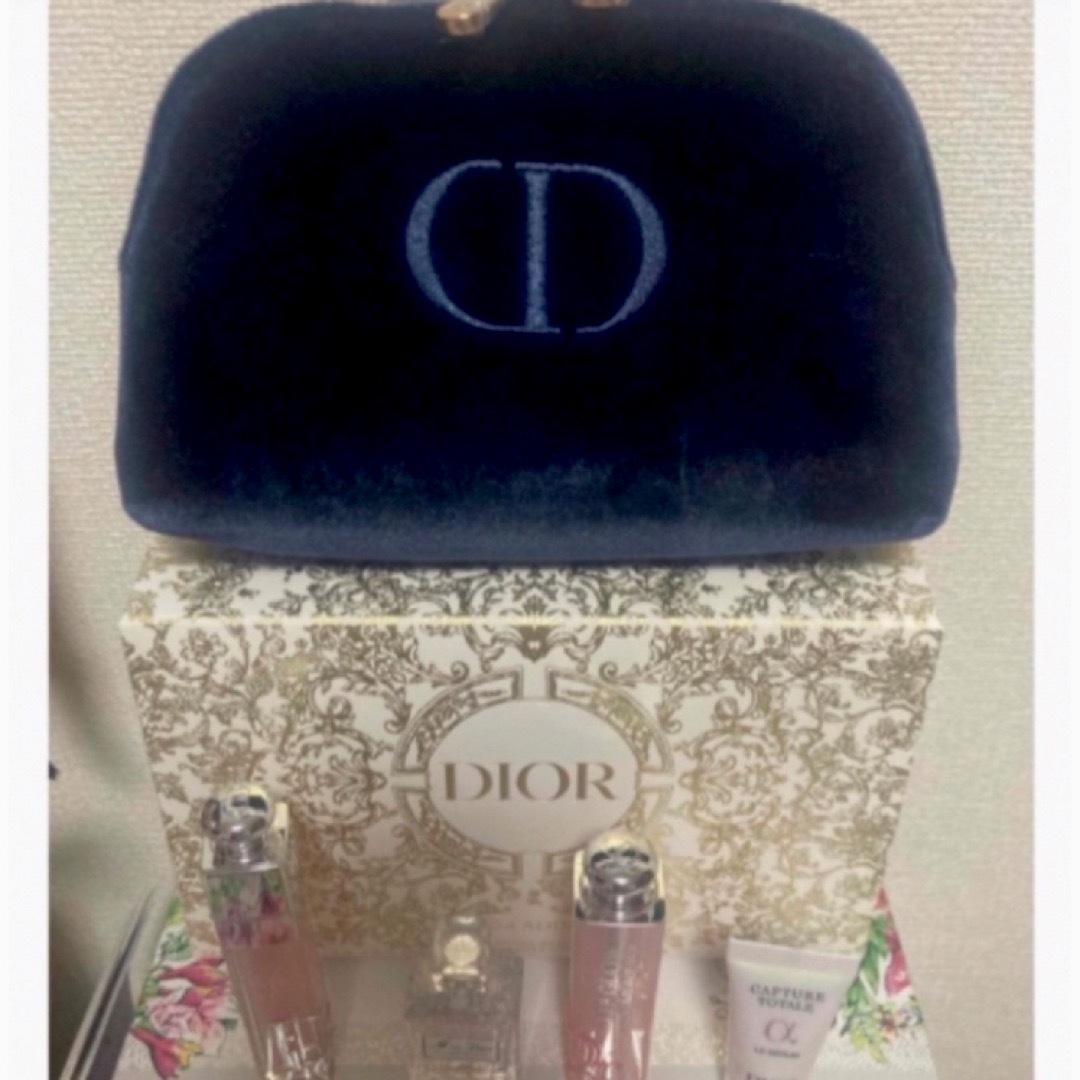 Dior(ディオール)のDIOR 2023クリスマスオファーコフレ   コスメ/美容のキット/セット(コフレ/メイクアップセット)の商品写真