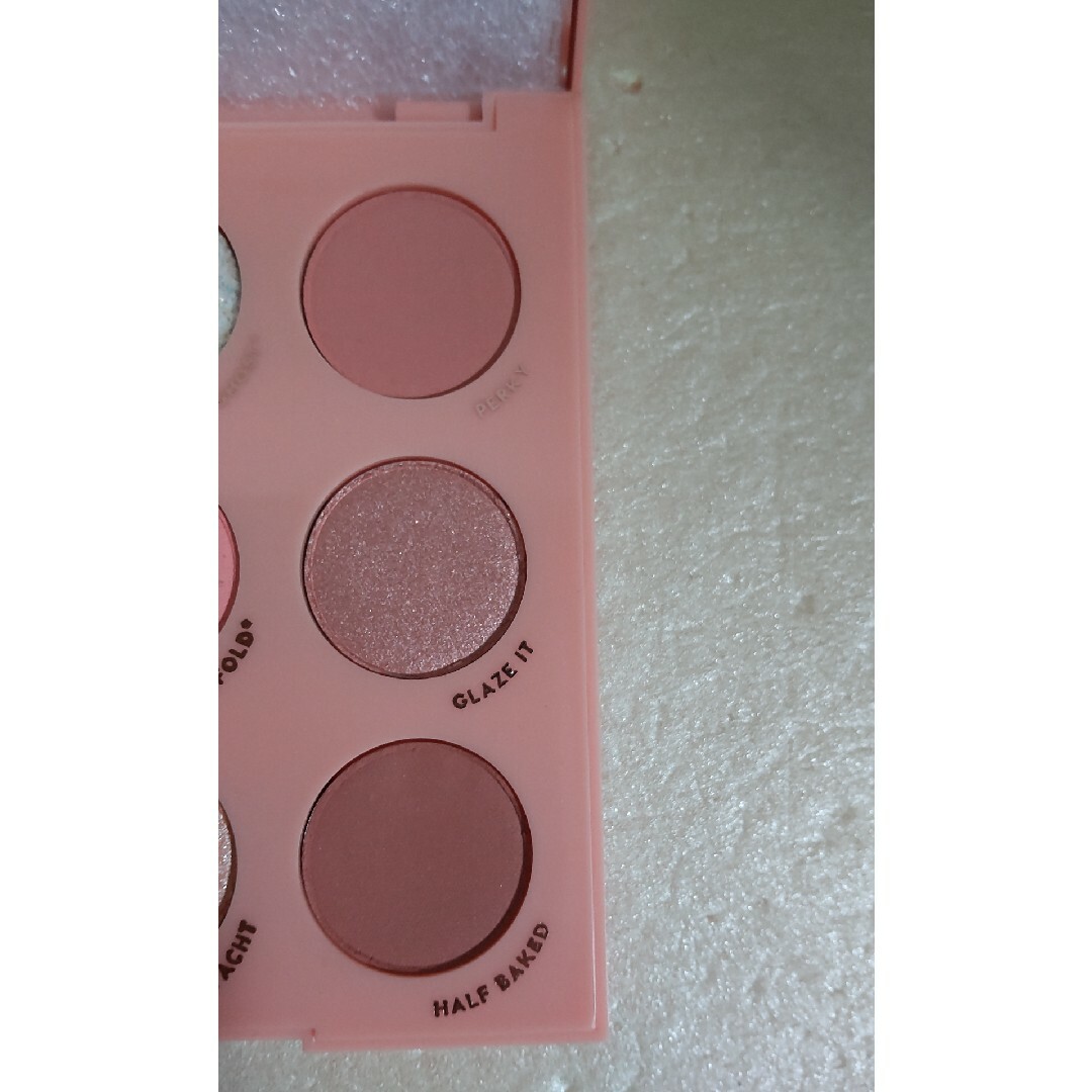 colourpop(カラーポップ)の【未使用※】カラーポップ　アイシャドウパレットBABY GOT PEACH コスメ/美容のベースメイク/化粧品(アイシャドウ)の商品写真