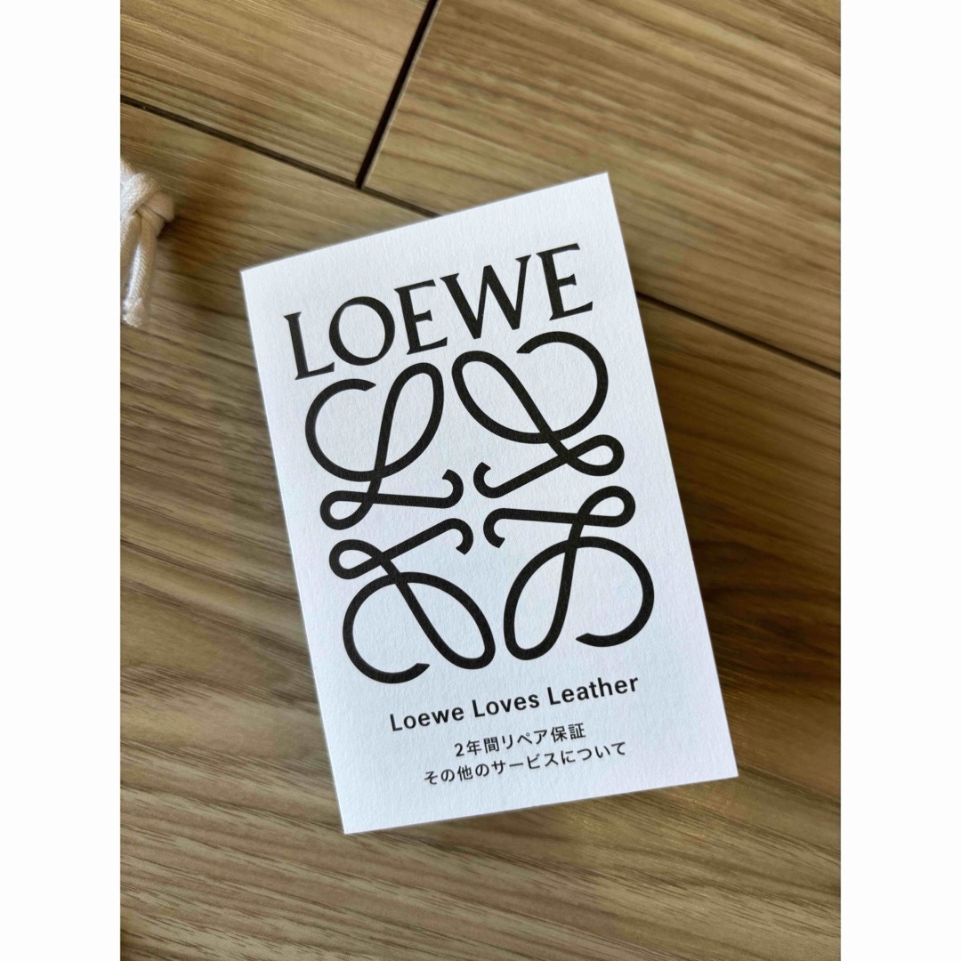 LOEWE(ロエベ)のロエベ スラップ ブレスレット レザーバングル スモール タン レディースのアクセサリー(ブレスレット/バングル)の商品写真