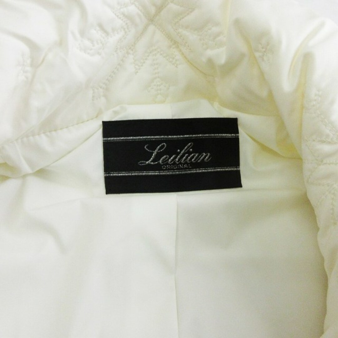 leilian(レリアン)のレリアン 中綿ジャケット 結晶 刺しゅう ダッフルデザイン 白 11 L位 レディースのジャケット/アウター(その他)の商品写真