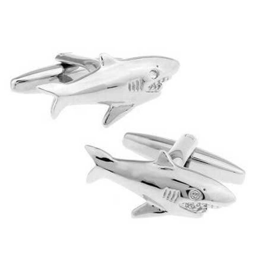 シャーク シルバーカフスボタン サメ カフスリンクス  タイピン ネクタイ メンズのファッション小物(カフリンクス)の商品写真