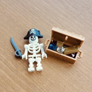 レゴ(Lego)の【新品】ガイコツ　宝箱(知育玩具)