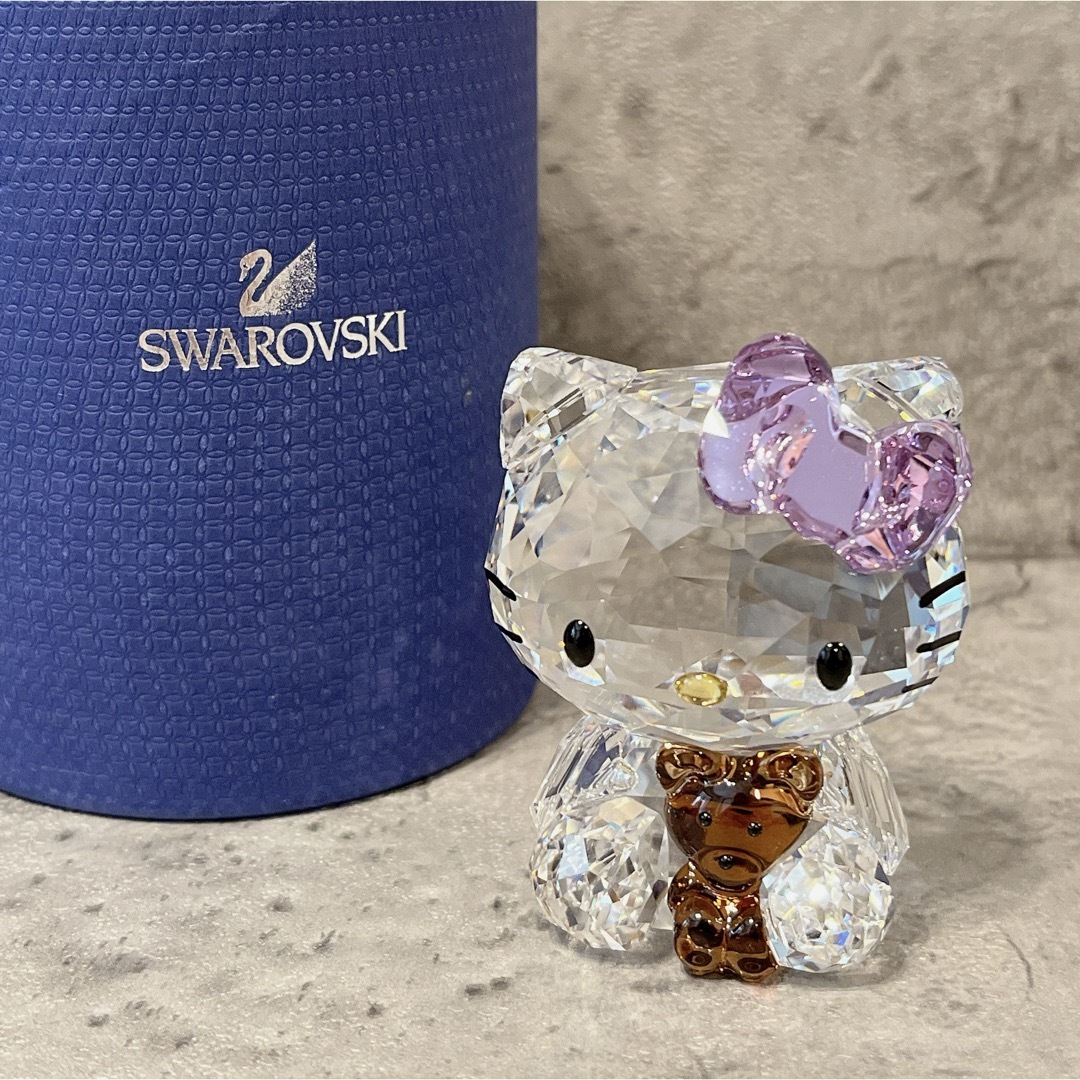 SWAROVSKI(スワロフスキー)の極美品 SWAROVSKI スワロフスキー ハローキティ ベア パープル 置物 インテリア/住まい/日用品のインテリア小物(置物)の商品写真