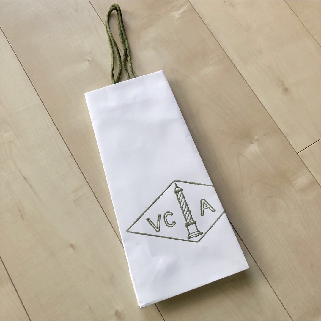 Van Cleef & Arpels(ヴァンクリーフアンドアーペル)のヴァンクリーフアンドアーペル　紙袋　ショッパー レディースのバッグ(ショップ袋)の商品写真
