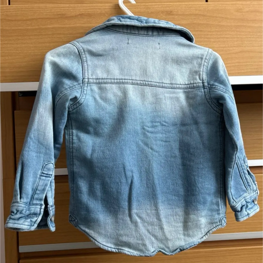 AZUL by moussy(アズールバイマウジー)の100cm キッズデニムジャケット　キッズジージャン アズールバイマウジー キッズ/ベビー/マタニティのキッズ服男の子用(90cm~)(ジャケット/上着)の商品写真