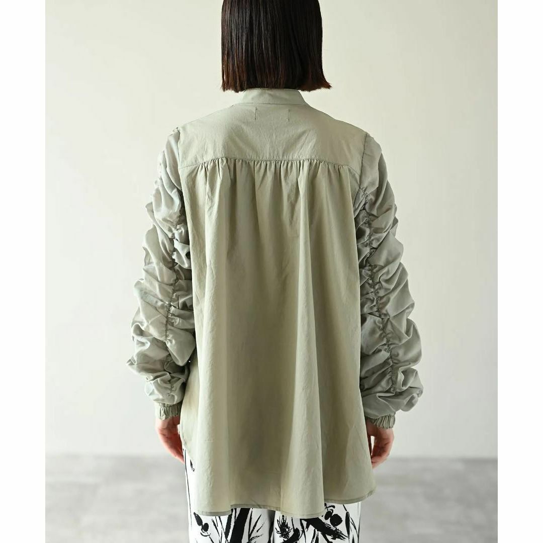 HERENCIA(ヘレンチア)のVolume gathered sleeve shirt blouse カーキ レディースのトップス(シャツ/ブラウス(長袖/七分))の商品写真