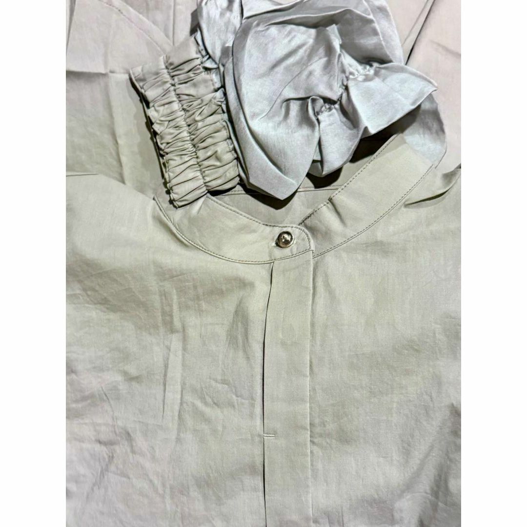 HERENCIA(ヘレンチア)のVolume gathered sleeve shirt blouse カーキ レディースのトップス(シャツ/ブラウス(長袖/七分))の商品写真