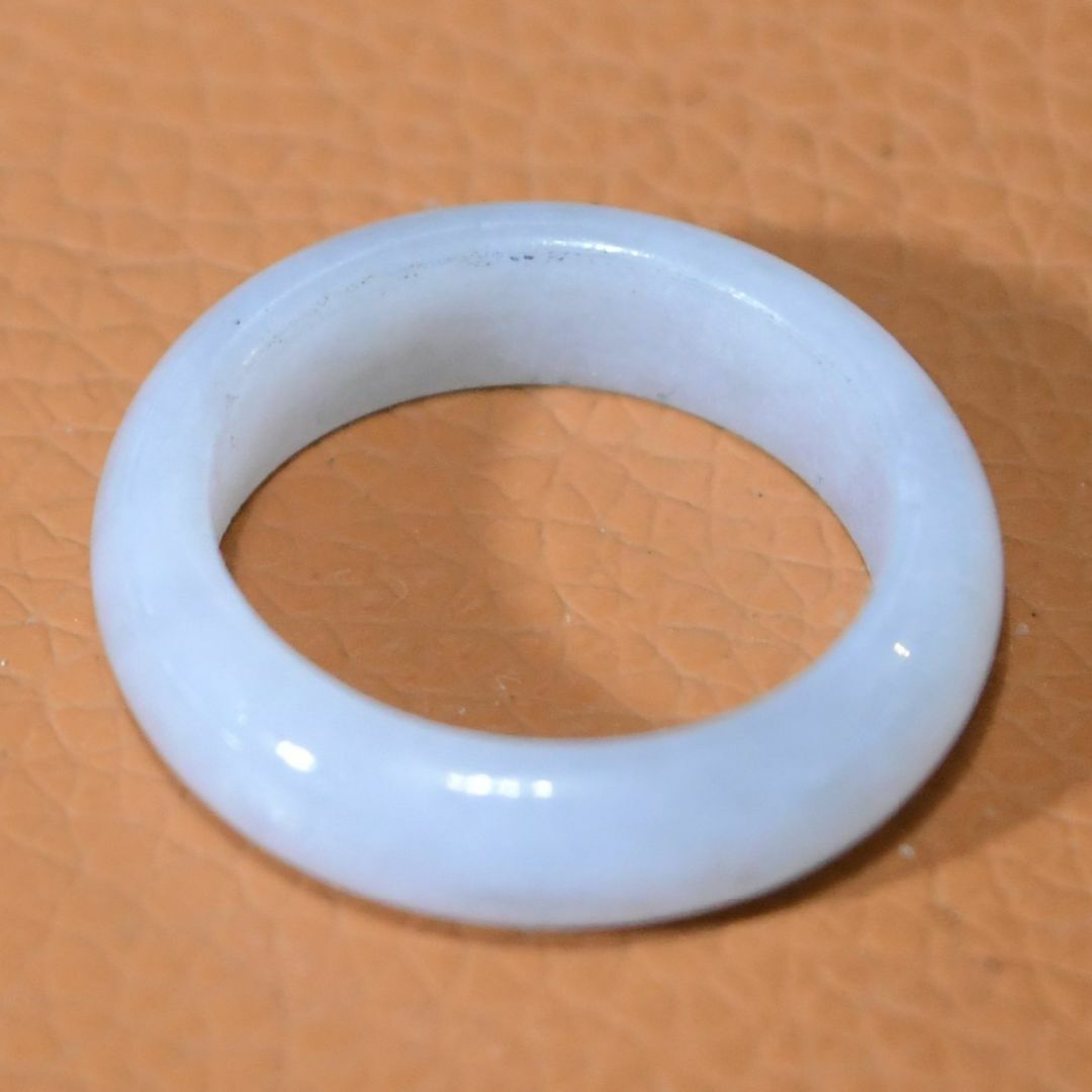 J1294　ヒスイ　翡翠　リング　指輪　14号　ミャンマー　ジェイド　送料込 レディースのアクセサリー(リング(指輪))の商品写真