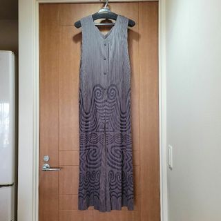 PLEATS PLEASE ISSEY MIYAKE(オールインワン)のフリマアイテム一覧 PLEATS PLEASE ISSEY MIYAKE(オールインワン)のフリマアイテム一覧