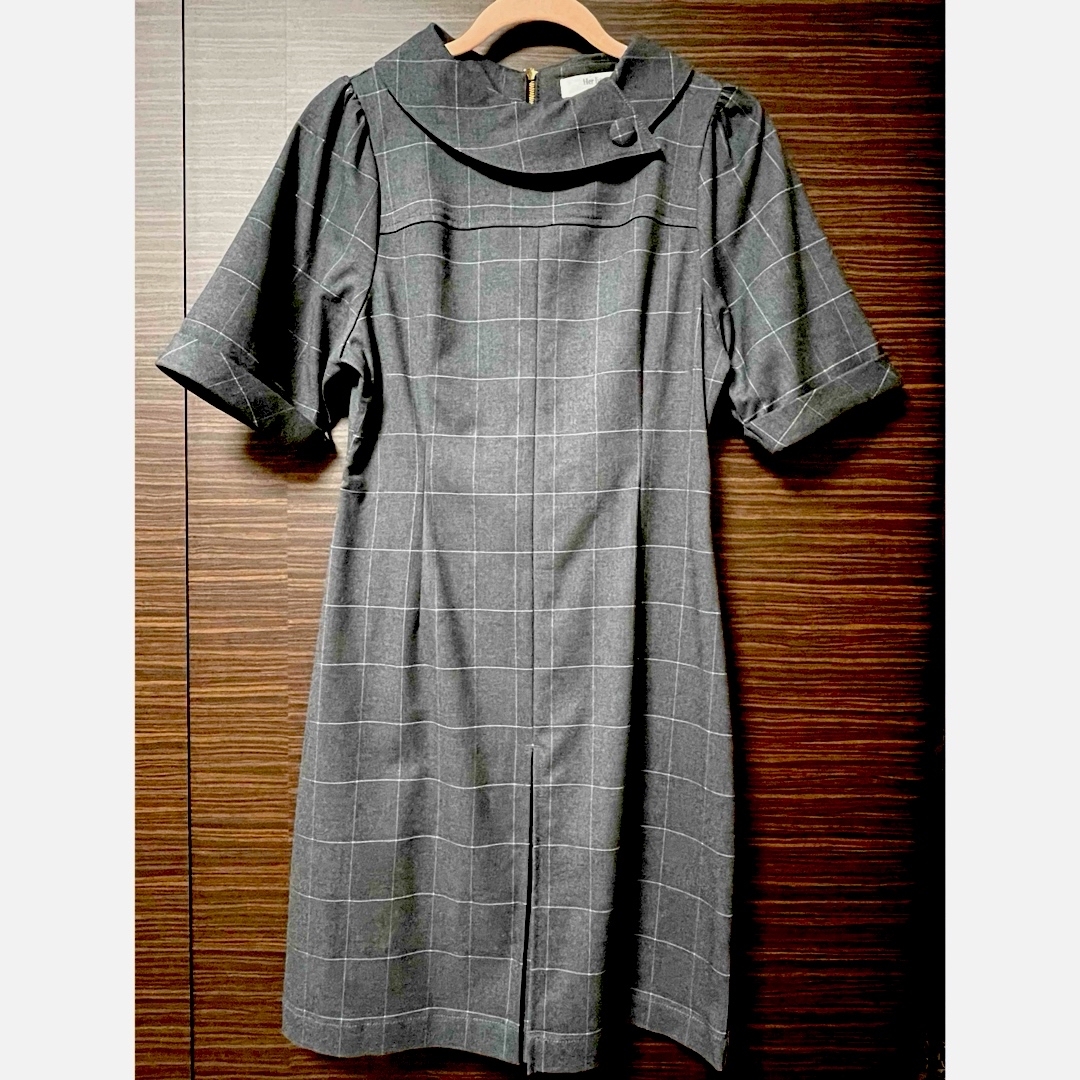 Her lip to(ハーリップトゥ)の【美品】Herlipto Line Check Box Tuck Dress レディースのワンピース(ひざ丈ワンピース)の商品写真