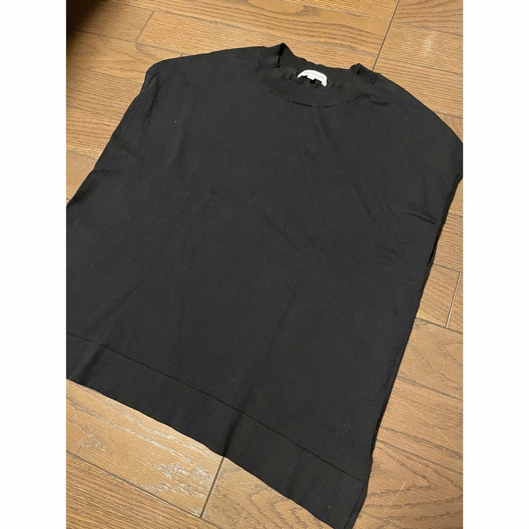 NATURAL BEAUTY BASIC(ナチュラルビューティーベーシック)の未使用Natural Beauty Basic 黒フレンチスリーブカットソー メンズのトップス(Tシャツ/カットソー(半袖/袖なし))の商品写真